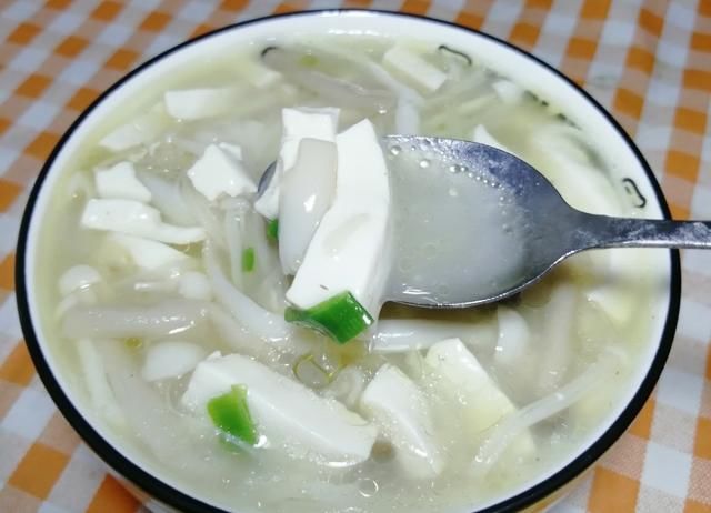 窍门|适合夏天喝的汤,豆腐三菌汤,三个窍门,鲜香嫩滑,好吃开胃下饭