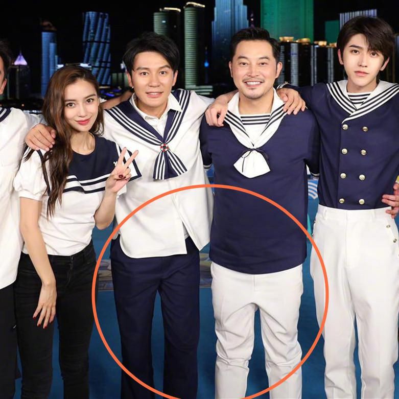 水手服|跑男团“水手服”亮相,其他男嘉宾清一色长裤,只有他与众不同