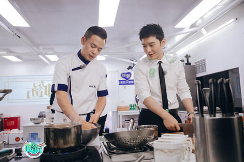  厨艺|继“排骨”后，《中餐厅》再现不熟食物，只是厨艺失误那么简单？