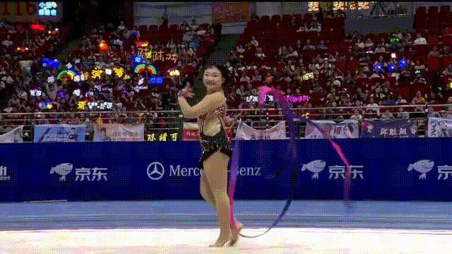 全网|被全网嘲讽“土肥圆”，尔冬升导演说她是未来影后：我不美，但仅此一个