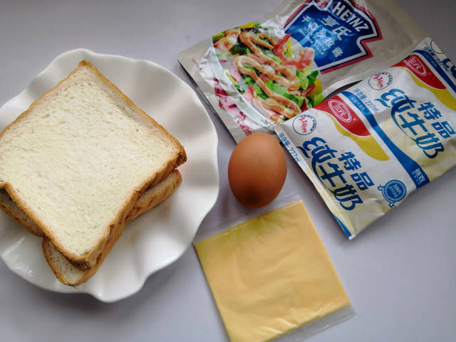  吐司|令孩子着迷的早餐，水果馅、蛋奶皮，不放糖自然香甜，3分钟搞定