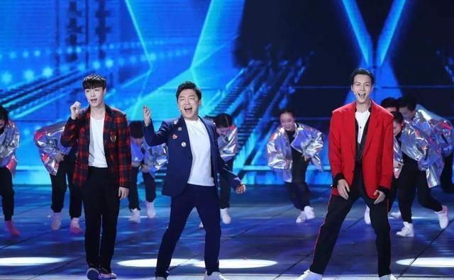  身份|《街舞3》神秘嘉宾出场，张艺兴、王嘉尔施障眼法，真实身份是他