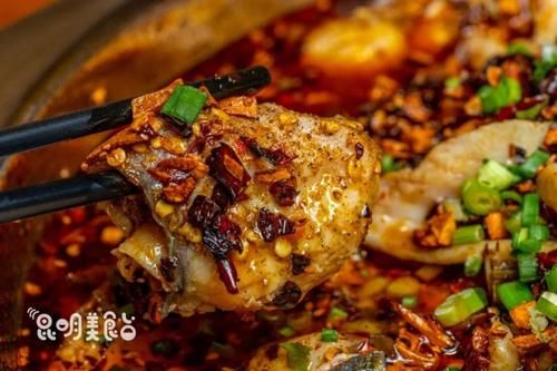 排队|昆明排队三十年老店,15张桌子,“镇店之宝”每天卖半吨