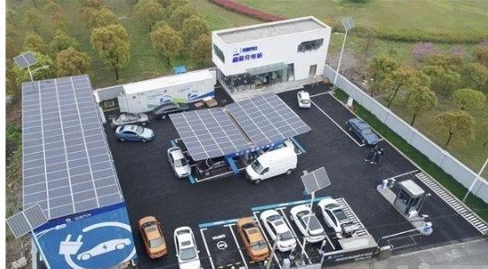 不行|为什么电动汽车开高速不行？再多的充电桩，也不能治愈它的痛点