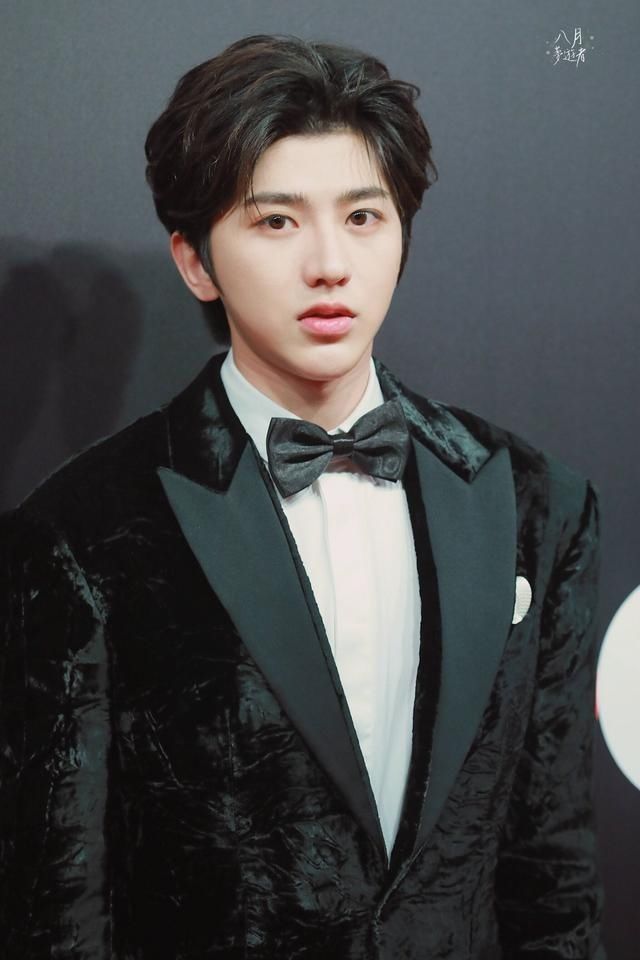  蔡徐坤|跑男：蔡徐坤孟美岐跳《无价之姐》，前者被吐槽，后者动作超专业