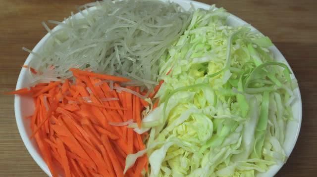 饺子皮|饺子皮别只会包饺子,教你特色新吃法,比包子简单,比饺子好吃