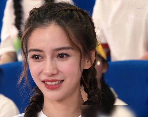  郑恺|郑恺作为00后代表出场时，还记得baby的反应？怕是忘了有镜头吧