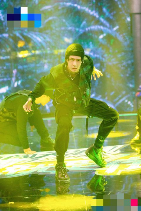  赢家|《这街》火舞台来袭！王一博化身丛林豹子！钟汉良成最大赢家！