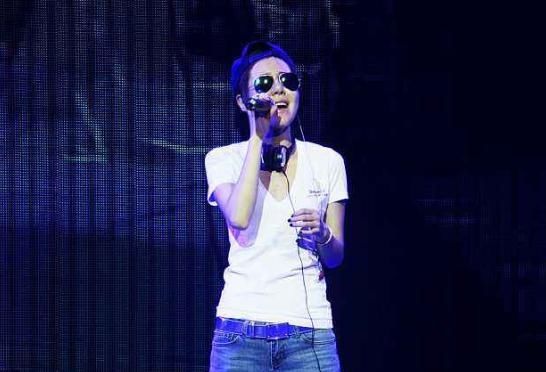 张韶涵|当年差点能成歌后,碾压张韶涵揽大奖,后来跟张韶涵没法比