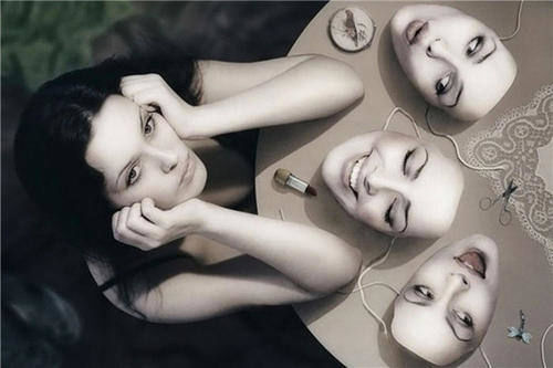  谋生|还记得非诚勿扰的乐嘉吗？如今他靠授课谋生，台下学员却在玩手机