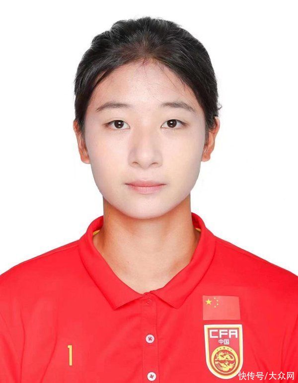 厉害了！青岛女足球员刘晨荣获2022中国U17金童奖，此前曾受到国际足联的盛赞
