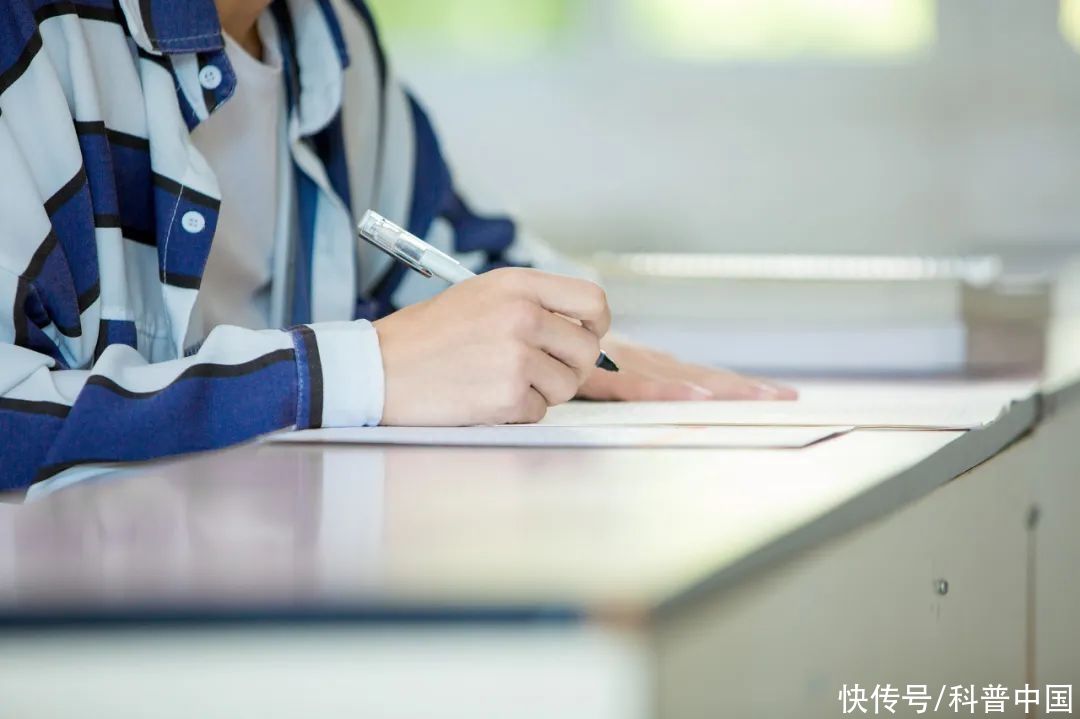 孩子突然不爱上学、死活都不肯去学校？可能是出现了这个问题2023