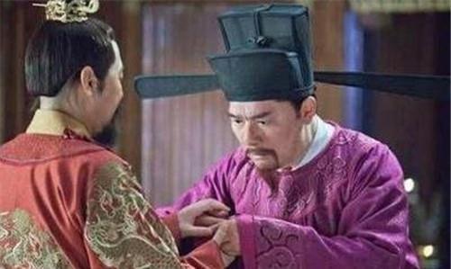 张俭|皇帝暗中将宰相衣服烧了一个洞，一年后衣服还在穿，下令：打开国库