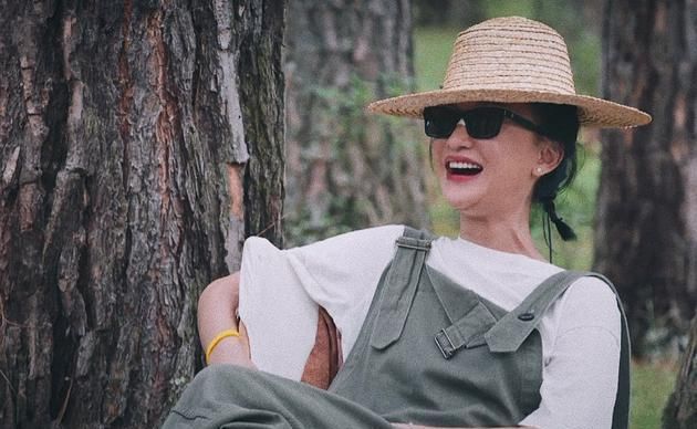  刘雯私服|周迅刘雯变综艺咖 我却种草了她们的“佛系”穿搭