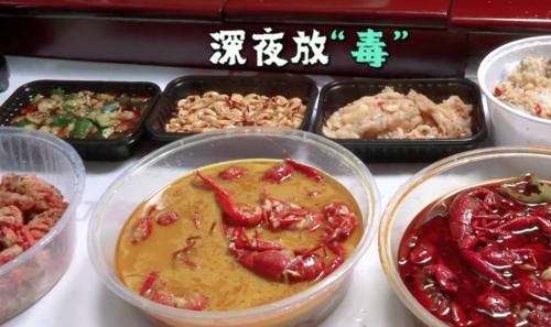  麻辣|导演准备一桌子麻辣小海鲜，秦霄贤第一筷子吃的它，绝对95后最爱