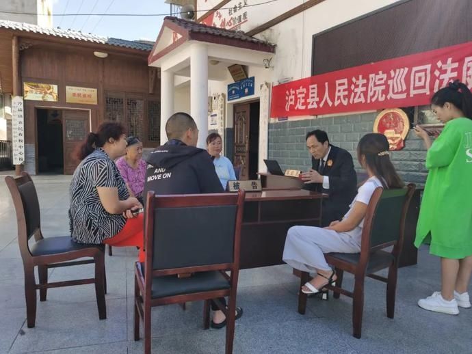 调解员|家庭矛盾难化解群众化身“调解员”
