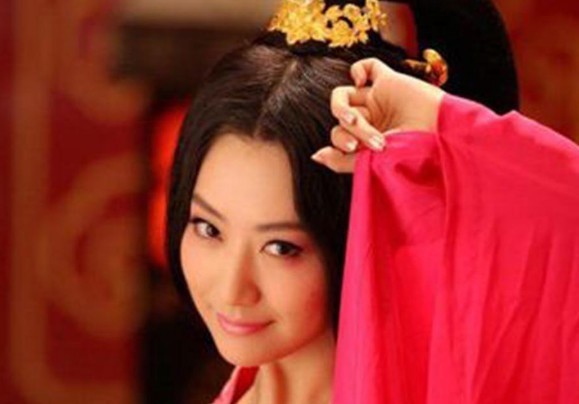 儿子|与康熙合葬的五位女人,四个是他默认的,最后一个是他儿子硬塞的