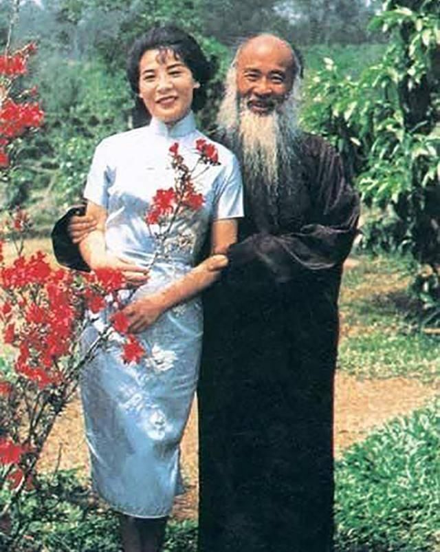  骗光|15岁嫁给张大千，生了8个孩子，受冷落后爱上牌友，却被骗光钱财