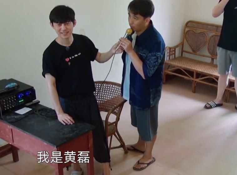  心机|别人介绍都说名字，唯独张子枫加了个前缀，听清是啥，好有心机！