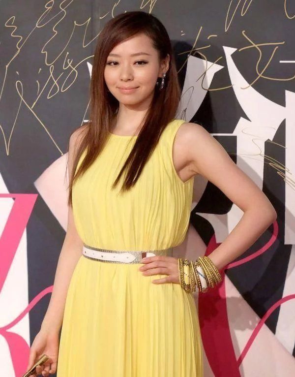  亮相|张靓颖突破亮相说唱综艺，被赞衣品大变好看，素颜也美丽