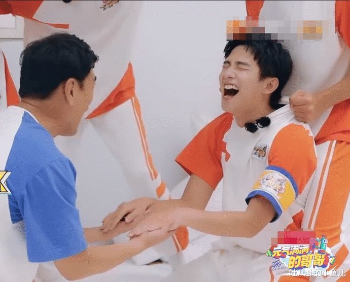  档综艺节目|《元气满满的哥哥》对战，王耀庆拍红杨洋手背，画面可怜又好笑