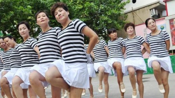  痴迷|为何奉劝女人“别痴迷”跳广场舞？3个退休女人说出心里的痛！