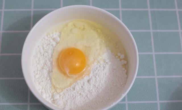  懒人|天热面粉别总是做包子，教你懒人做法，又香又软，连吃一周不嫌腻