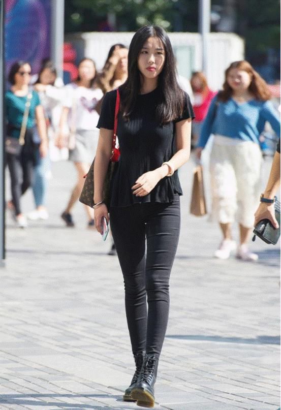  黑色|小姐姐全身黑色系装扮，气质超凡脱俗