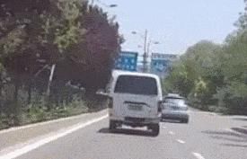 绿化带|@晋A518YF，看把你厉害的，碾压绿化带右转