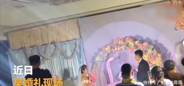 婚礼|婚礼上新娘要五万拜堂钱，被拒后怒摔捧花扬长而去，新郎：随你便