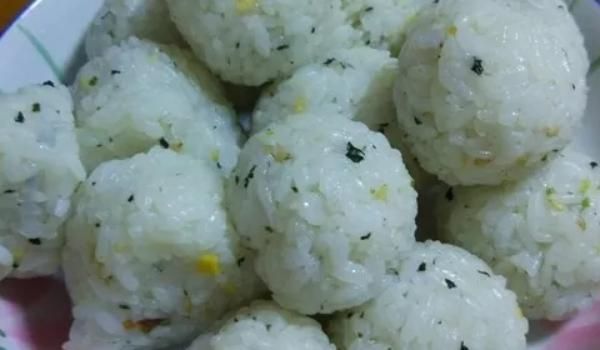 米饭的做法|同是做米饭日本做成寿司,韩国做成饭团,而中国就厉害了