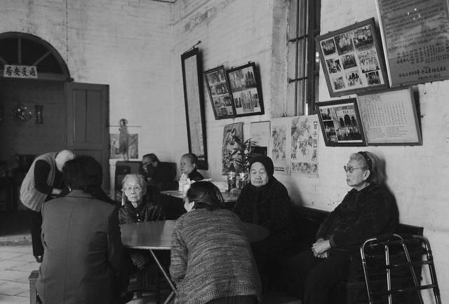 手持|“自梳女”是怎样的存在？终身不嫁，新婚之夜还手持剪刀防身