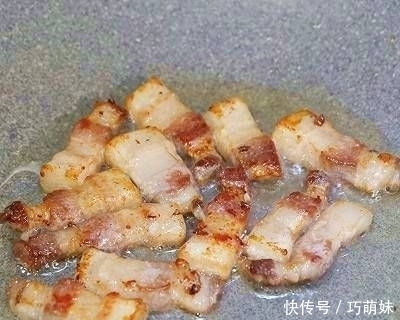  不吃|如果孩子们不吃胡萝卜怎么办？炖一锅五花肉烧胡萝卜菜，营养可口