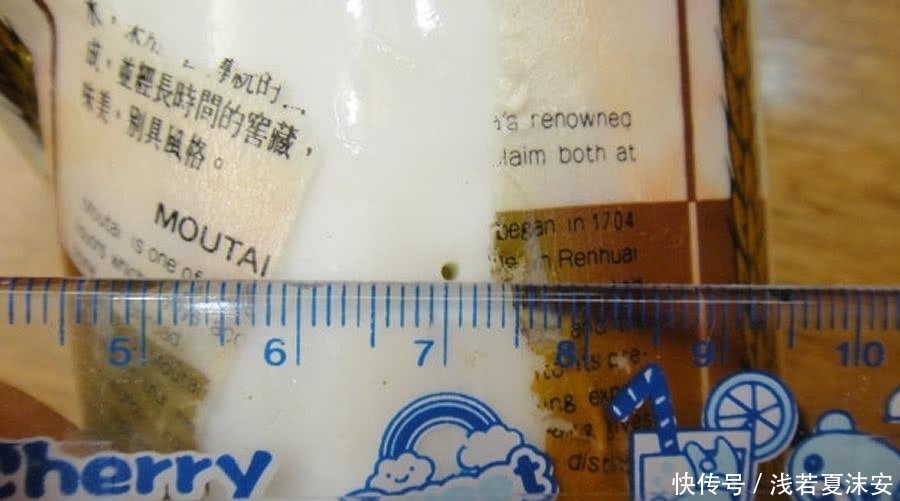 中国|上万茅台有小孔, 揭秘假茅台卖高价的秘密, 网友: 喝了这么多年假酒!