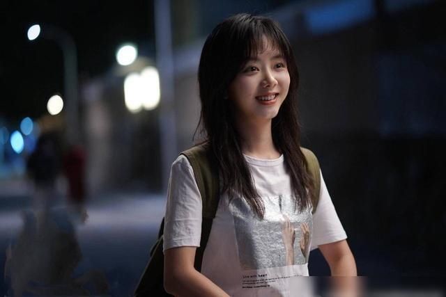  大龄|两个大龄男演员，一个44岁演了谭松韵的爸爸，一个46岁演了男朋友