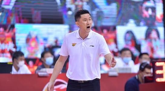 国家队|场场比赛喷裁判！放着外援不用，揪着赵睿不放，这还执教国家队？