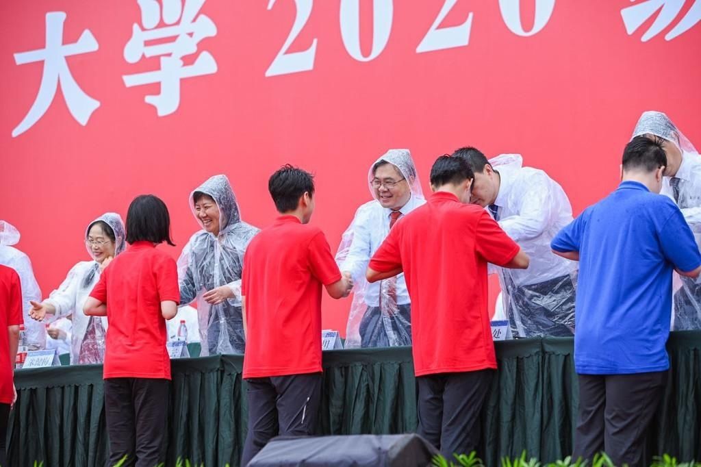  开学典礼|西南交大首次举行万人开学典礼，校长为新生送上三点建议