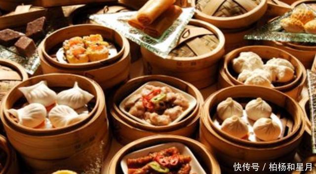 广们|“叹一盅两件”,茶楼中谈天说地,融入老广们的“饮早茶”生活