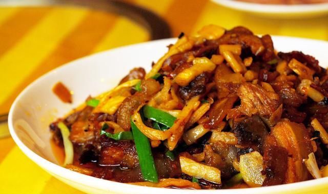 更上一层楼|传统回锅肉略加改进,方法更加简单!颜值、味道更上一层楼