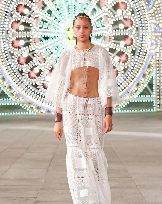  Dior|Dior 在意大利举办了一场没有观众的线下早春发布秀