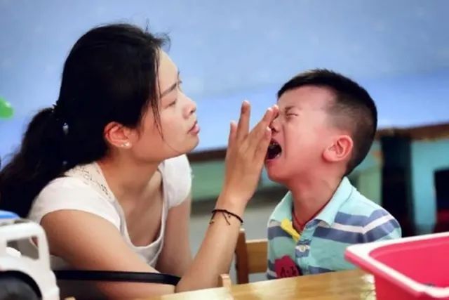 妈妈|“妈妈我不想去幼儿园”，宝宝不愿上幼儿园？没有解决不了的事儿