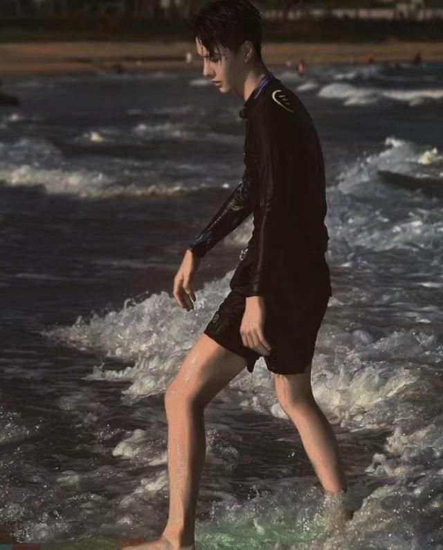  体重|《夏日》王一博韩东君自爆体重，两人差距30斤？我没听错吧