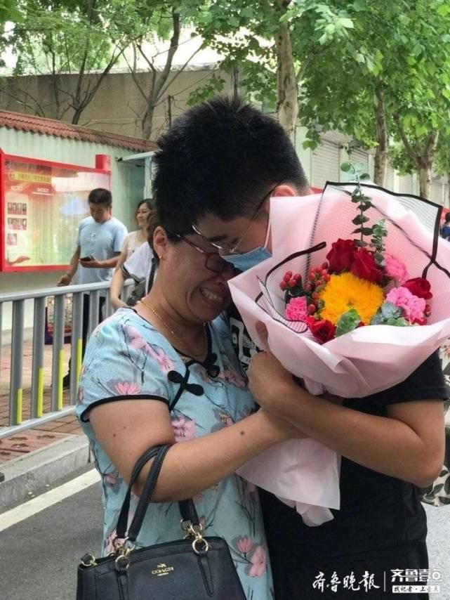  考生|壹起见证新高考｜高考结束，考生没啥感觉，家长却激动哭了