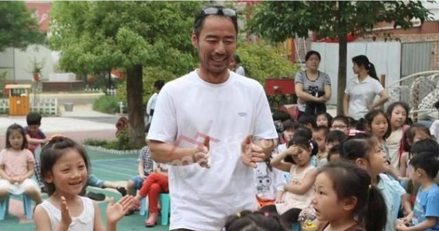  春天里|草根歌手旭日阳刚：一个再度翻红年入百万，一个回归田园种菜种田