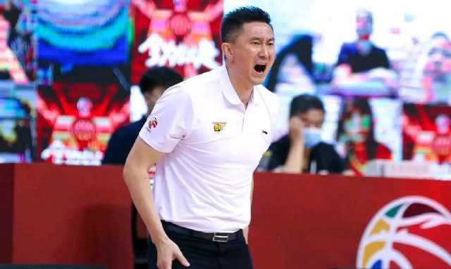  险胜|易建联1分险胜周琦！杜峰获得最佳教练员