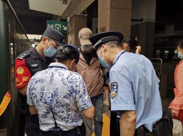  母亲|杭州一火车站，母亲嚎啕大哭：我找了你?4年了！儿子丢下一句话转身就跑