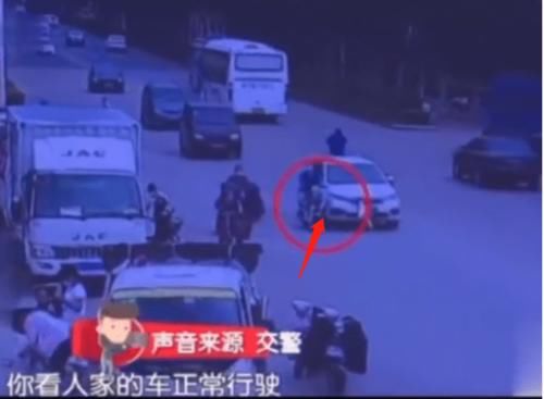  公平|电动车闯红灯被撞，女司机被判全责不服气：对我太不公平了