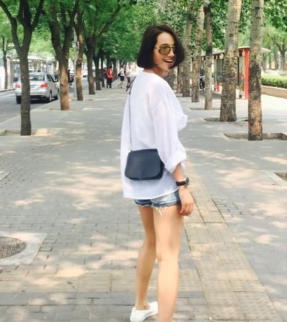 朱丹|朱丹为了减龄,第一次画“韩式咬唇妆”,终究还是翻车了