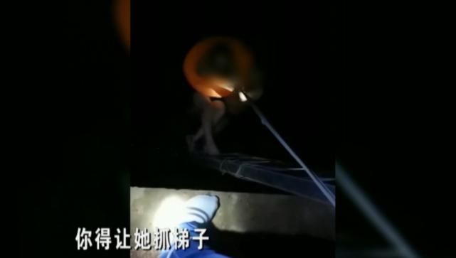  托举|女子深夜跳海，小伙跳水救人，水下托举半小时，浑身被划伤……