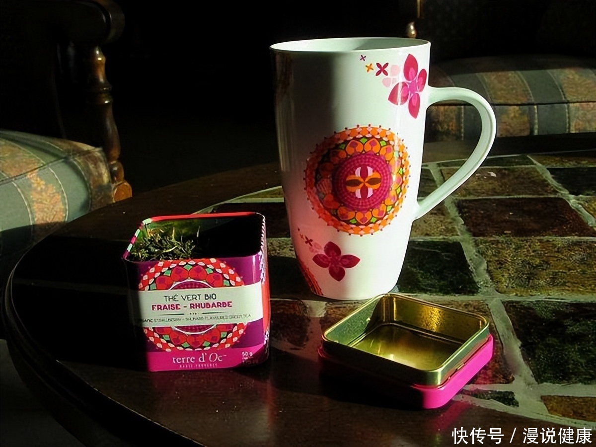 保温杯重金属超标会有什么症状(保温杯放了3天的温水，却检测出重金属超标？或许用了这类保温杯)